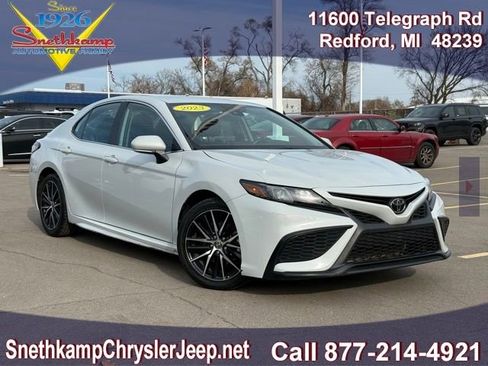 Used 2023 Toyota Camry SE image 1
