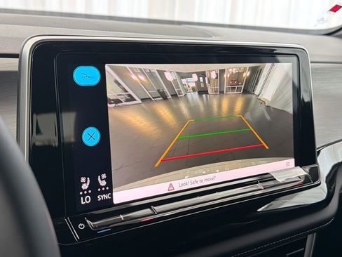 New 2026 Volkswagen Atlas Cross Sport SE image 23