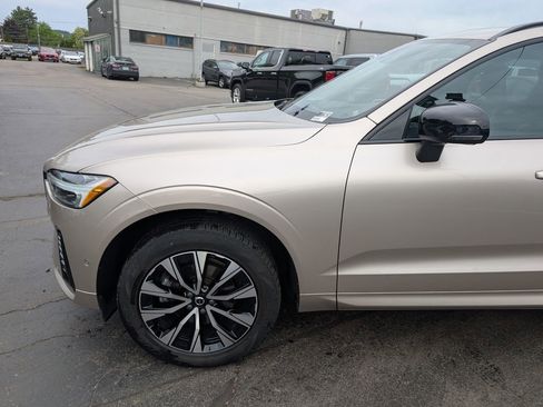 Used 2023 Volvo XC60 B5 Plus AWD/4WD image 2