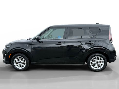 Used 2023 Kia Soul LX w/ LX Technology Package image 2