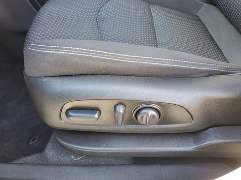 Used 2023 GMC Terrain SLE w/ Driver Convenience Package image 6