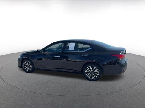 Used 2025 Nissan Altima 2.5 SV image 10