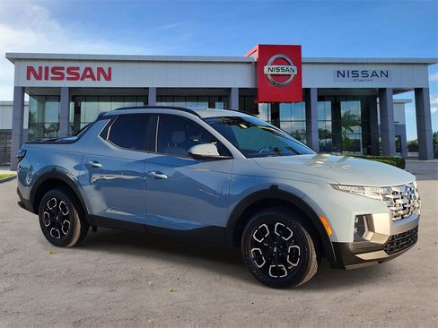 Used 2022 Hyundai Santa Cruz SEL Premium image 2