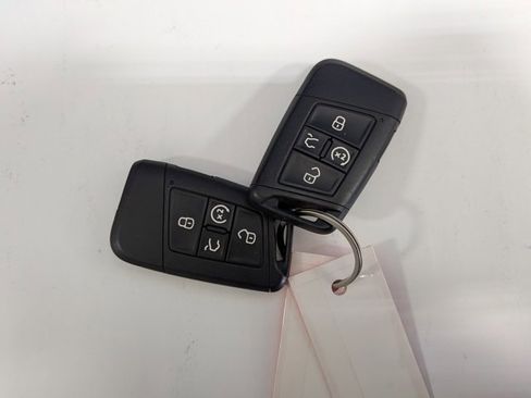 Used 2022 Volkswagen Taos SEL w/ Panoramic Sunroof Package image 35