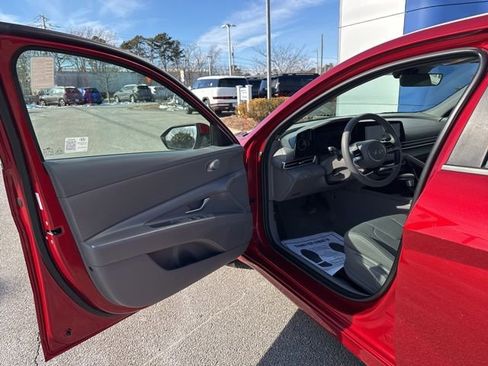 Certified 2024 Hyundai Elantra SEL image 12
