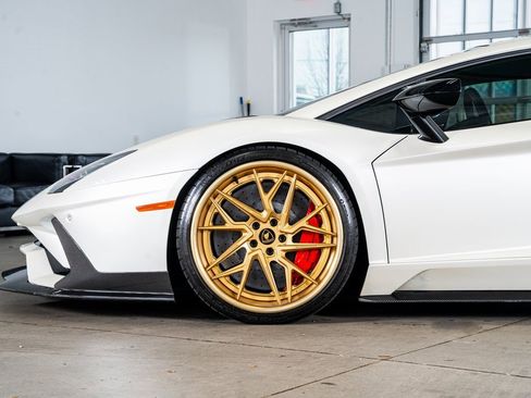 Used 2017 Lamborghini Aventador S image 9