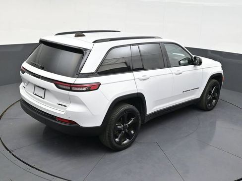 Used 2024 Jeep Grand Cherokee Limited w/ Black Appearance Package image 17