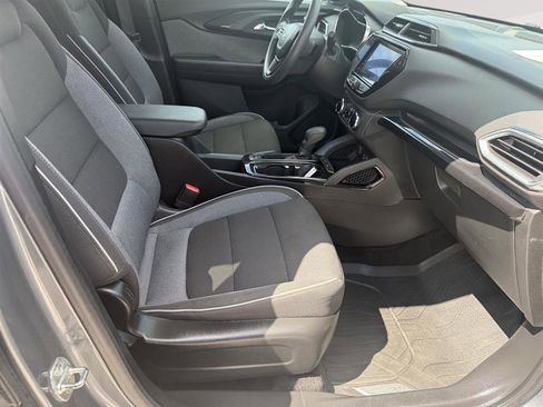 Used 2021 Chevrolet TrailBlazer LT w/ Convenience Package FWD image 17