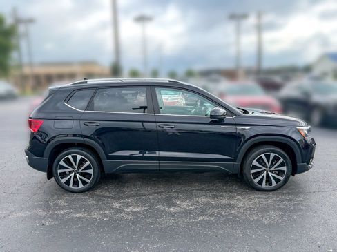 Used 2022 Volkswagen Taos SE FWD image 19