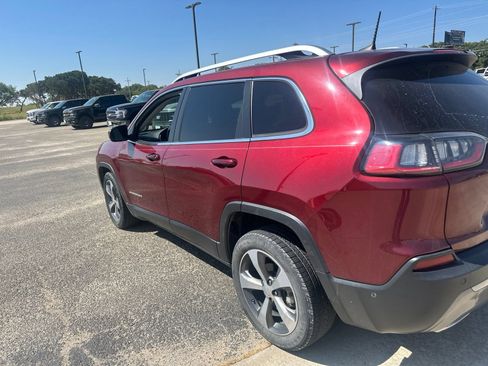 Used 2019 Jeep Cherokee Limited w/ Technology Group FWD image 3