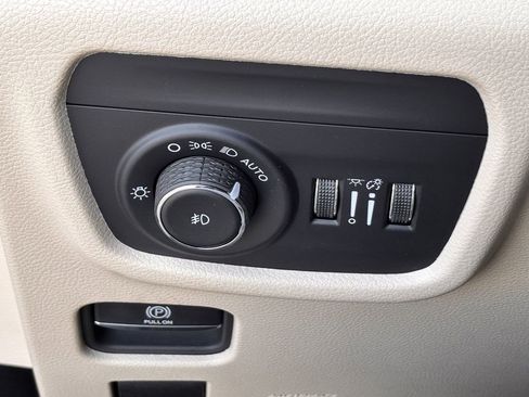 New 2025 Jeep Grand Cherokee L Limited RWD image 12