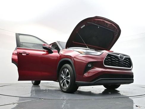 Used 2023 Toyota Highlander XLE image 48