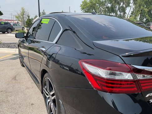 Used 2016 Honda Accord Touring image 5