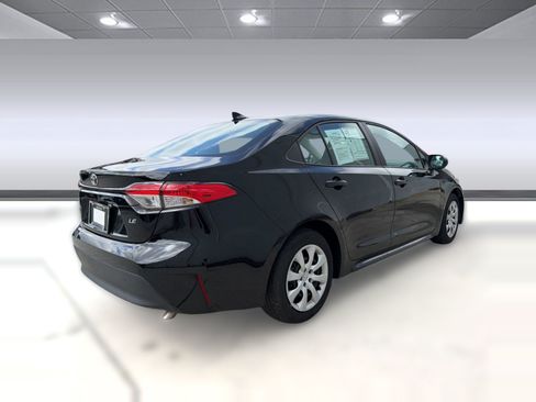Used 2025 Toyota Corolla LE FWD image 9