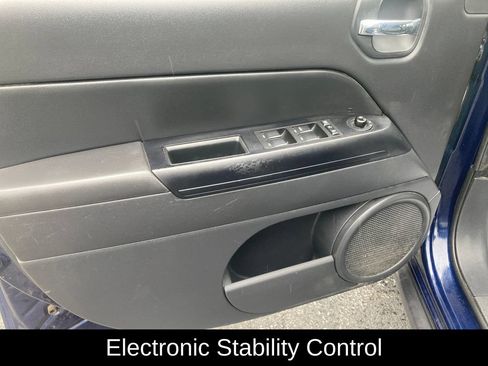 Used 2015 Jeep Patriot High Altitude AWD/4WD image 13