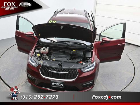 Used 2022 Chrysler Pacifica Touring-L image 33