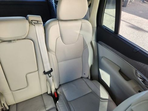 Certified 2025 Volvo XC90 B6 Ultra w/ Lounge Package image 15
