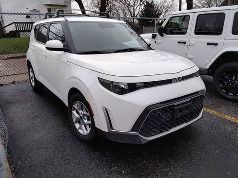 Used 2023 Kia Soul LX w/ LX Technology Package image 3