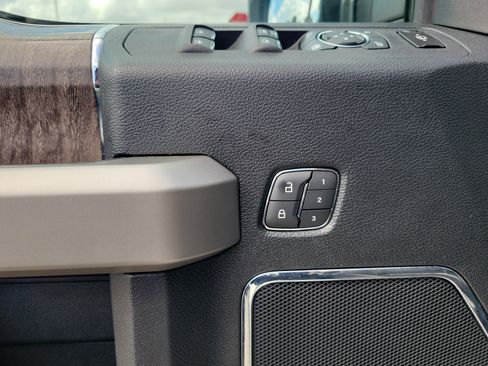 Used 2019 Ford F450 Lariat w/ Lariat Ultimate Package image 25