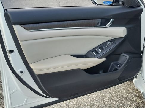 Used 2018 Honda Accord EX image 24