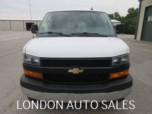 Used 2018 Chevrolet Express 3500 LT w/ LT Preferred Equipment Group RWD image 9