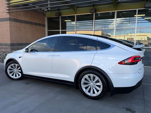 Used 2019 Tesla Model X 75D image 5
