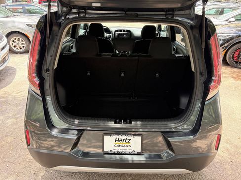 Used 2025 Kia Soul LX w/ LX Technology Package FWD image 29