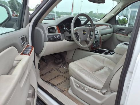 Used 2013 Chevrolet Tahoe LT w/ Luxury Package AWD/4WD image 7