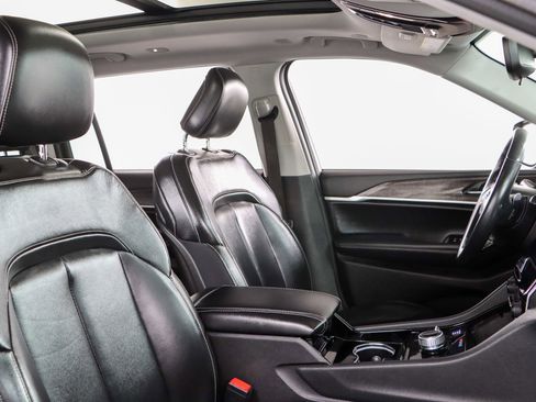 Used 2021 Jeep Grand Cherokee L Limited image 29