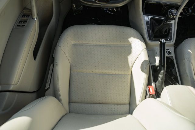 Used 2017 Volkswagen Golf 4-Door FWD image 30