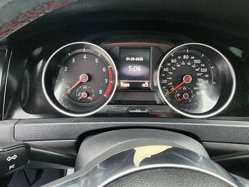 Used 2016 Volkswagen GTI SE image 38