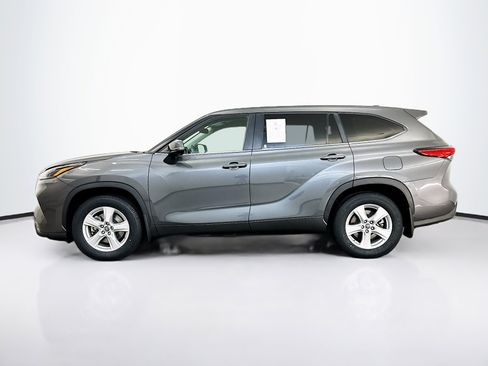 Used 2023 Toyota Highlander LE image 4