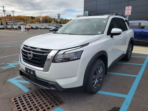 New 2025 Nissan Pathfinder SV image 10