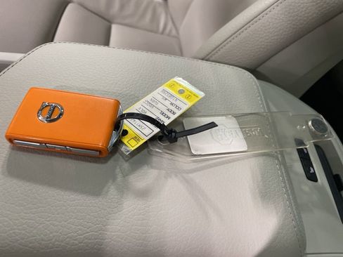 Used 2022 Volvo V60 T5 Cross Country w/ Advanced Package image 34