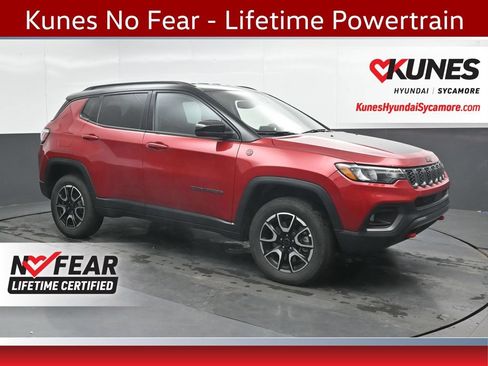 Used 2025 Jeep Compass Trailhawk AWD/4WD image 1