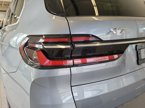 Used 2025 BMW X7 xDrive40i AWD/4WD image 11