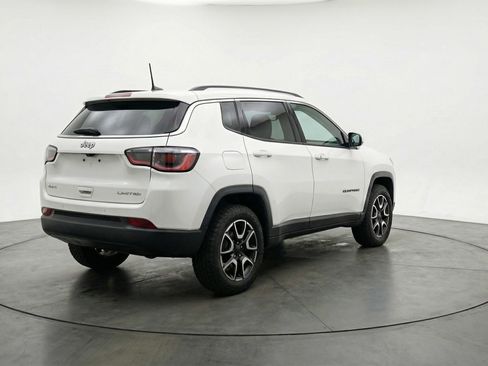Used 2025 Jeep Compass Trailhawk AWD/4WD image 9