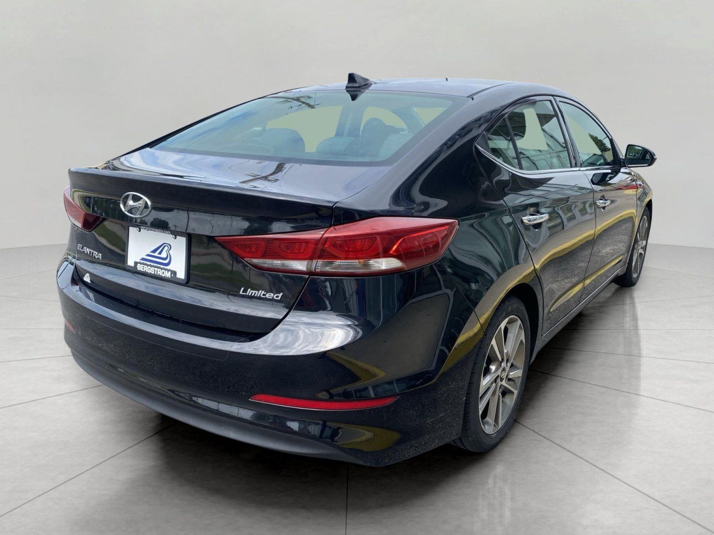 Used 2017 Hyundai Elantra Limited FWD image 6