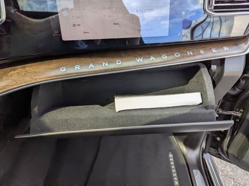 Used 2022 Jeep Grand Wagoneer Series II w/ Convenience Group III AWD/4WD image 39
