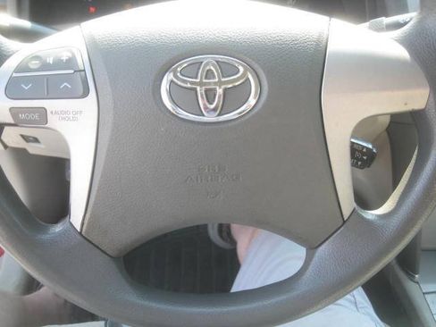 Used 2010 Toyota Camry LE FWD image 17