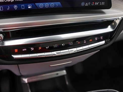 Certified 2024 Cadillac Lyriq Luxury image 17