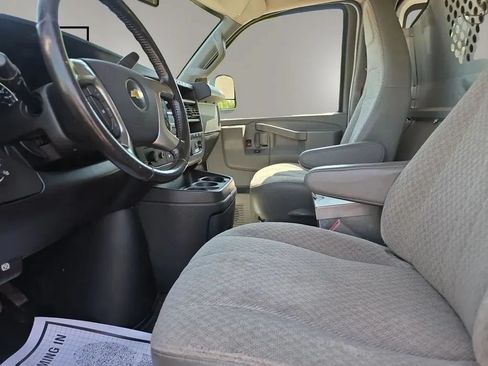 Used 2018 Chevrolet Express 2500 w/ Driver Convenience Package RWD image 9