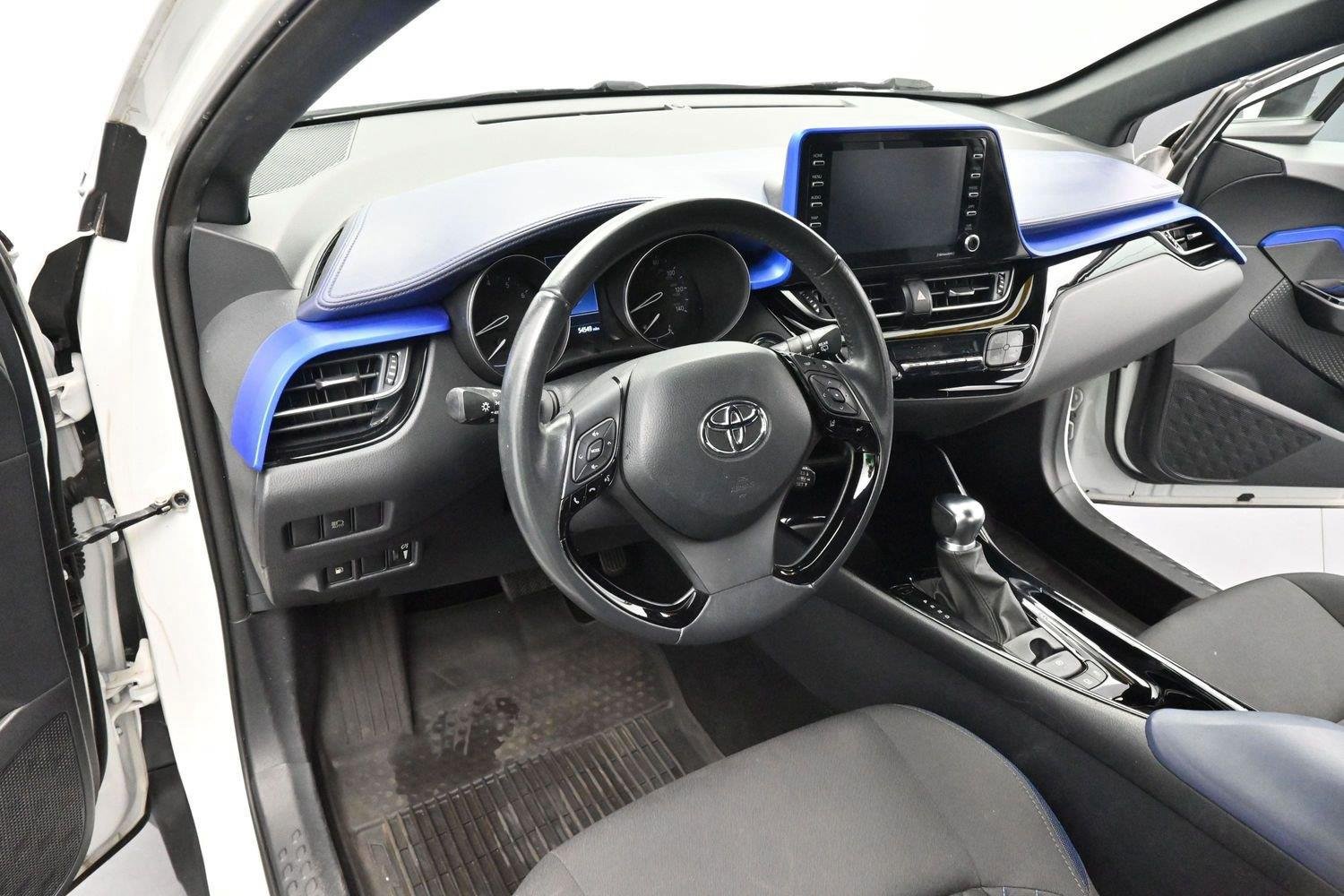 Used 2022 Toyota C-HR XLE FWD image 14