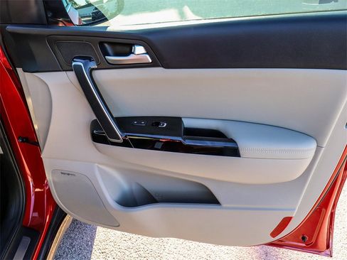 Used 2020 Kia Sportage SX image 18