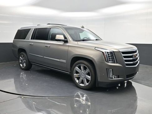 Used 2018 Cadillac Escalade ESV Premium Luxury image 1
