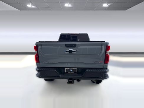 Used 2024 Chevrolet Silverado 2500 ZR2 w/ Technology Package AWD/4WD image 10