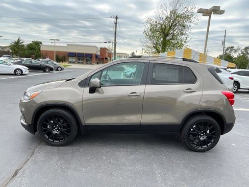Used 2021 Chevrolet Trax LT w/ Sport Edition FWD image 4