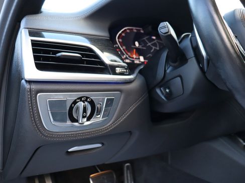 Used 2022 BMW 750i xDrive w/ M Sport Package image 29