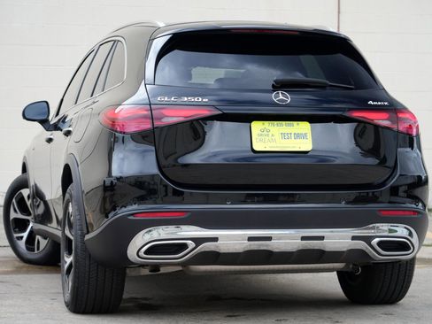 Used 2025 Mercedes-Benz GLC 350e 4MATIC image 6