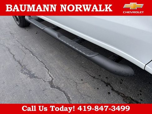 Used 2025 Chevrolet Silverado 1500 Custom Trail Boss w/ Turbomax Blackout Package AWD/4WD image 16